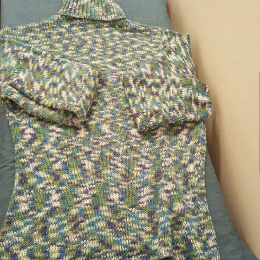 Women's Sweater - Picture 2 of 3